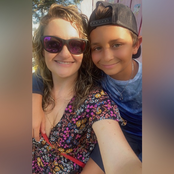 Meet Casie & Family 🩺🦝🐕🦎☀️🌊🏝️👙🎣 - Picture 6 of 9